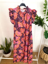 Carregar imagem no visualizador da galeria, Vestido camisa com folho manga estampa ginkgo beterraba
