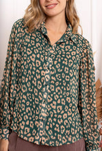 Carregar imagem no visualizador da galeria, Camisa verde estampa animal print
