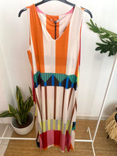 Carregar imagem no visualizador da galeria, Vestido malha fria riscas e triângulos multicor
