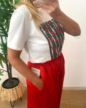 Carregar imagem no visualizador da galeria, T-shirt branca sardinhas com tomate verde
