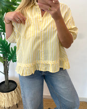 Carregar imagem no visualizador da galeria, Camisa riscas amarelo
