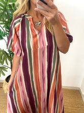 Carregar imagem no visualizador da galeria, Vestido riscas manga balão rosa e verde
