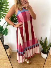 Carregar imagem no visualizador da galeria, Vestido malha fria riscas e triângulos rosa e azul
