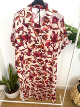Carregar imagem no visualizador da galeria, Vestido camisa estampa floral branco
