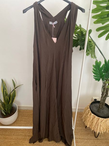 Vestido comprido alça torcida castanho
