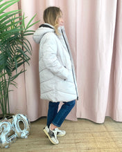 Carregar imagem no visualizador da galeria, Casaco de capuz beje Vimilja
