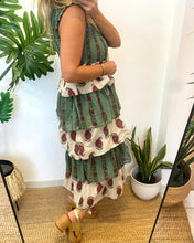 Carregar imagem no visualizador da galeria, Vestido estampado folhos verde
