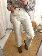 Carregar imagem no visualizador da galeria, Calça straight sarja beje
