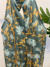 Carregar imagem no visualizador da galeria, Vestido halter com botões estampa floral
