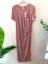 Carregar imagem no visualizador da galeria, Vestido lurex fivela rosa
