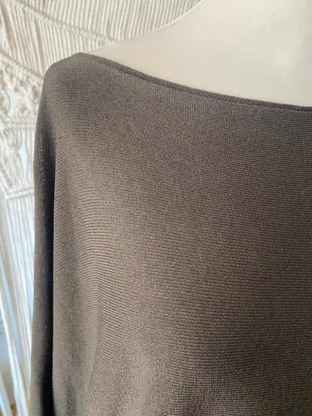 Camisola de malha fina decote barco castanho