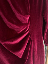 Carregar imagem no visualizador da galeria, Vestido veludo drapeado Naf Naf
