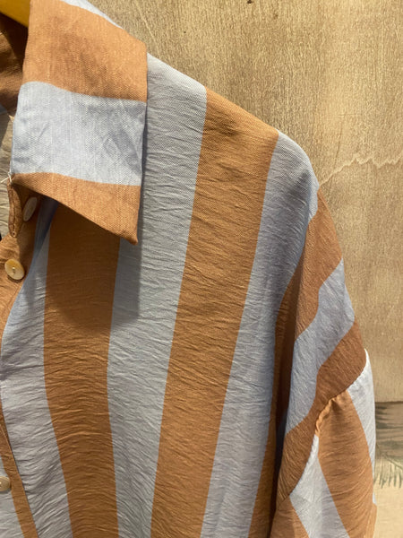 Camisa oversize padrão riscas azul claro