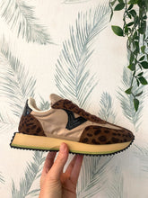 Carregar imagem no visualizador da galeria, Ténis cosmos leopardo Victoria

