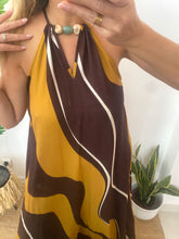 Carregar imagem no visualizador da galeria, Vestido estampa ondas amarelo
