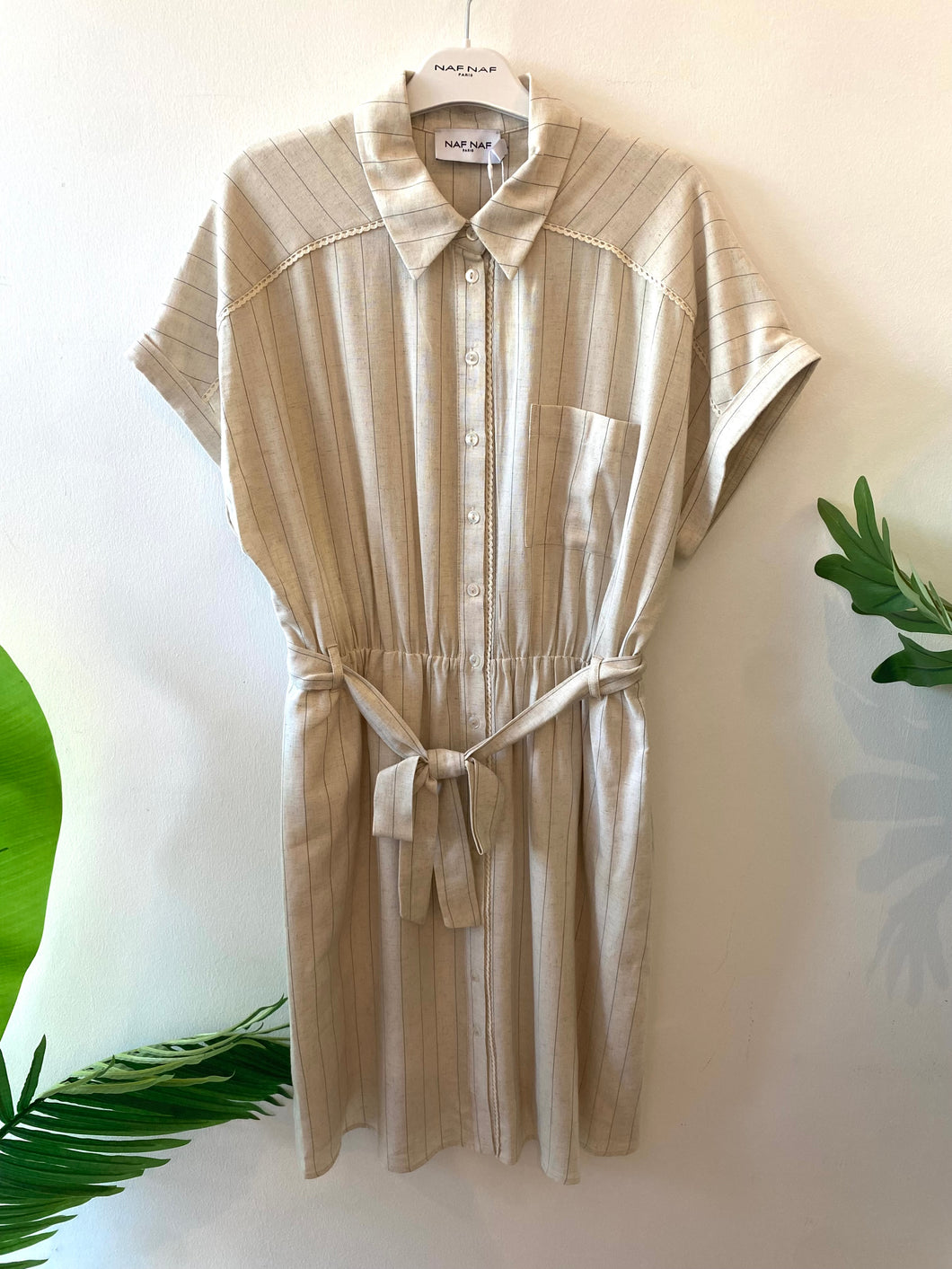 Vestido beje riscas finas Naf Naf