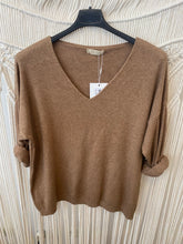 Carregar imagem no visualizador da galeria, Camisola de malha camel
