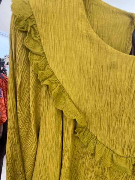 Blusa com rendinha bordada verde lima