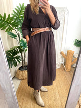 Carregar imagem no visualizador da galeria, Vestido oversize bombazina castanho
