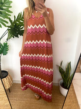 Carregar imagem no visualizador da galeria, Vestido comprido malha fria zigzag laranja e rosa
