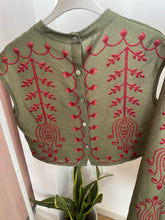 Carregar imagem no visualizador da galeria, Conjunto de blusa e saia verde
