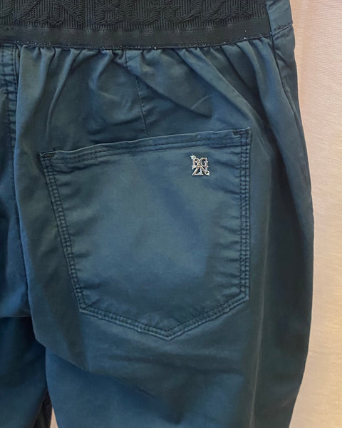 Calças Bigzone azul marinho modelo chino com elástico atrás