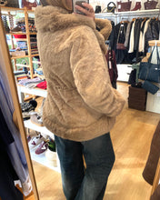 Carregar imagem no visualizador da galeria, Casaco de pêlo cintado camel
