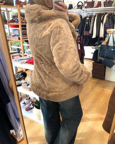 Casaco de pêlo cintado camel