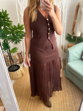 Carregar imagem no visualizador da galeria, Colete de malha chocolate
