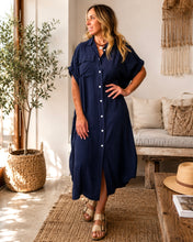 Carregar imagem no visualizador da galeria, Vestido camisa liso estampado com bolso azul marinho
