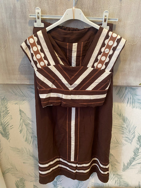 Conjunto de top e saia castanho