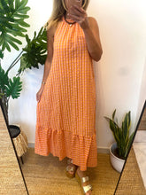 Carregar imagem no visualizador da galeria, Vestido vichy atado pescoço laranja e rosa
