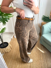 Carregar imagem no visualizador da galeria, Calças wide leg leopardo
