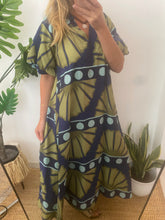 Carregar imagem no visualizador da galeria, Vestido estampa africana manga balão azul e verde
