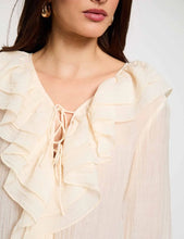 Carregar imagem no visualizador da galeria, Blusa Morgan folhos creme
