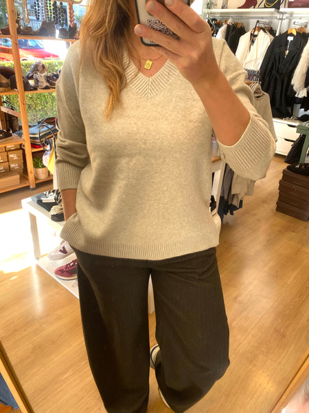 Camisola de malha decote V beje
