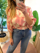 Carregar imagem no visualizador da galeria, Blusa padrão vaca rosa
