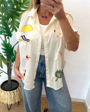 Carregar imagem no visualizador da galeria, Camisa oversize bordados praia
