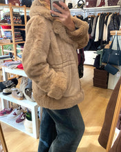 Carregar imagem no visualizador da galeria, Casaco de pêlo cintado camel
