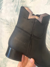 Carregar imagem no visualizador da galeria, Botas Cubanas Indre preto estrela
