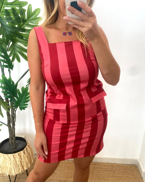 Vestido curto estampa rosa e vermelho