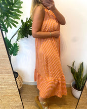 Carregar imagem no visualizador da galeria, Vestido vichy atado pescoço laranja e rosa
