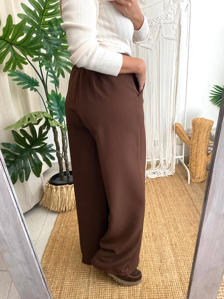 Calças largas castanho