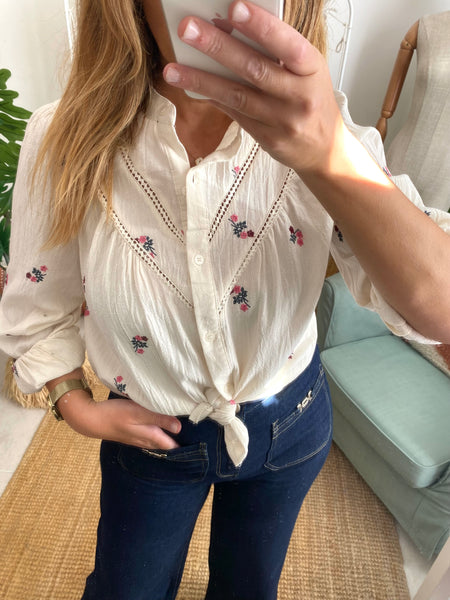 Camisa flores bordadas