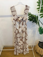 Carregar imagem no visualizador da galeria, Vestido alças franzida padrão folhas

