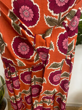 Carregar imagem no visualizador da galeria, Vestido laçada flores grandes laranja
