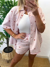 Carregar imagem no visualizador da galeria, Conjunto camisa e calções morangos 🍓
