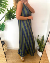Carregar imagem no visualizador da galeria, Vestido comprido malha fria riscas azul e verde
