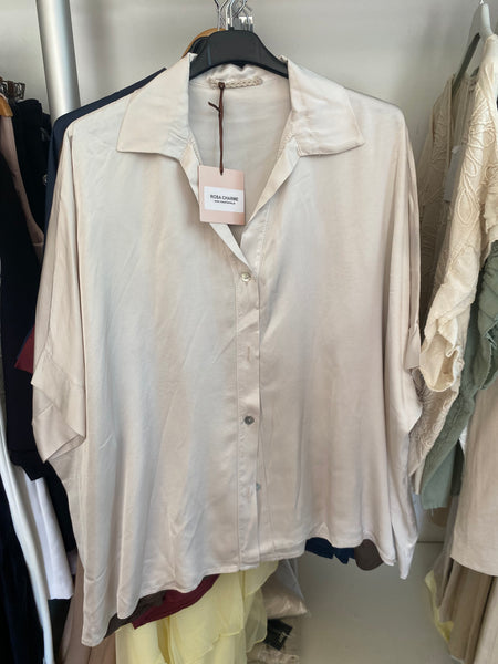 Camisa acetinada oversize  beje