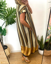 Carregar imagem no visualizador da galeria, Vestido oversize riscas kaki
